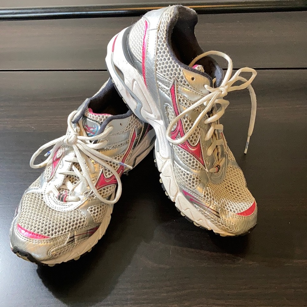 Mizuno athletic shoe